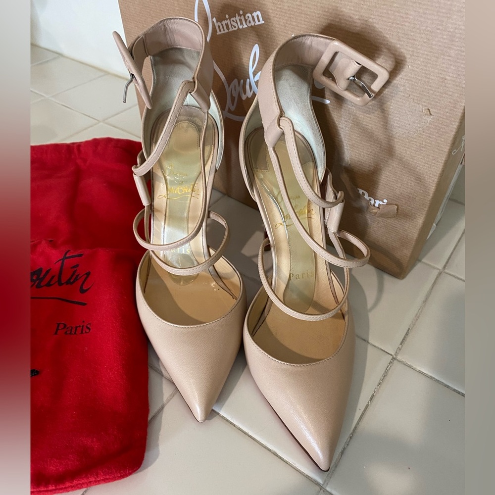 EUC Louboutin Suzanna